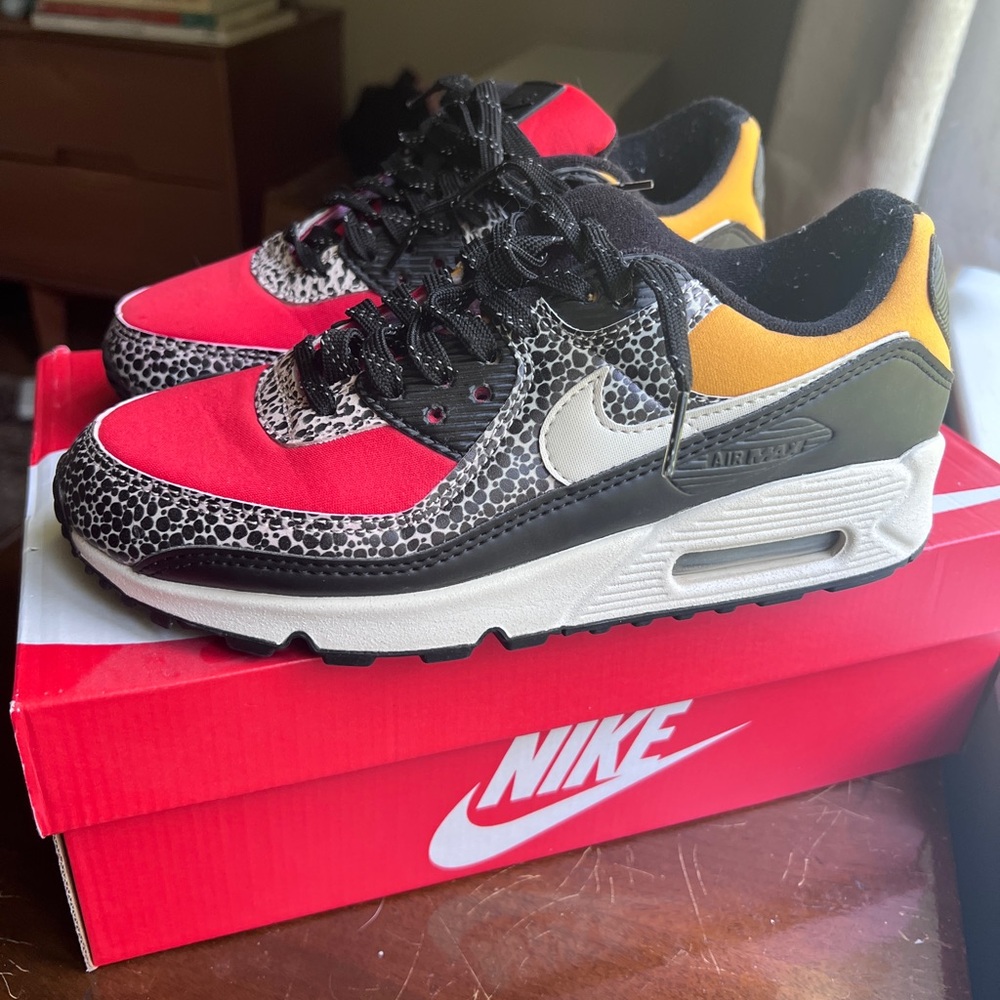 Nike Air Max 90 SE Black/Phantom-Chile Red-Pollen